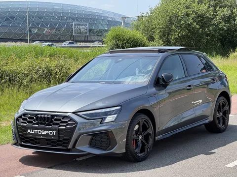 Audi A3 Sportback 45 TFSI e S-Line Pano Matrix Sfeerverlichting Audi A3 Sportback 45 TFSI e S-Line Pano Matrix Sfeerverlichting