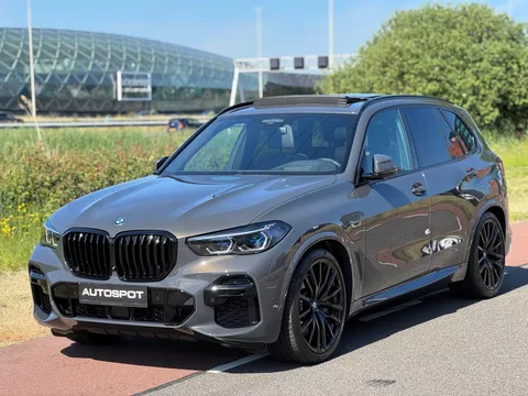 BMW X5 xDrive45e M-Sport 394 Pk Dravit Grijs Pano HUD Memory BMW X5 xDrive45e M-Sport 394 Pk Dravit Grijs Pano HUD Memory