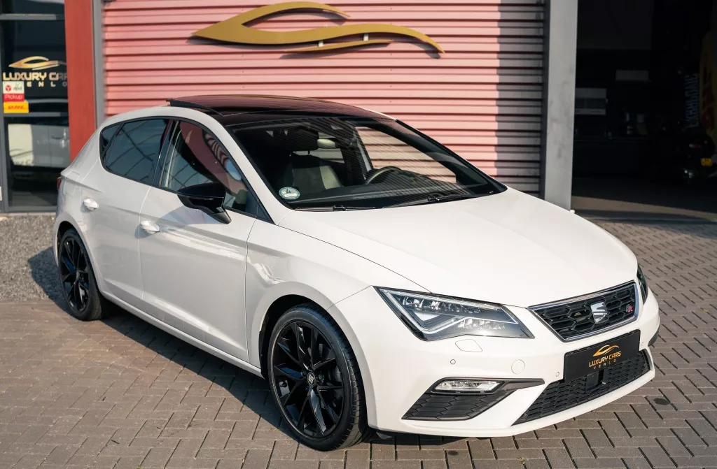 SEAT Leon 1.5 TSI FR LED/CARPLAY/VIRTUAL/NAVI/DSG/PANO