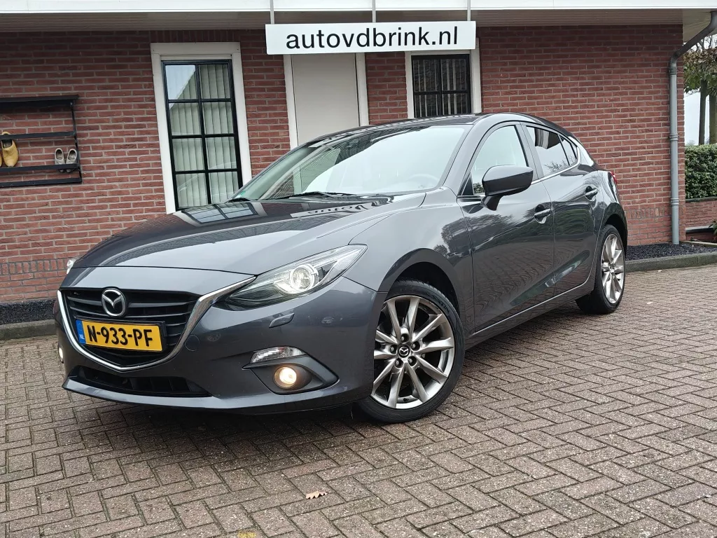 Mazda 3 2.0 GT-M Line, CAMERA / STOELVERWARMING