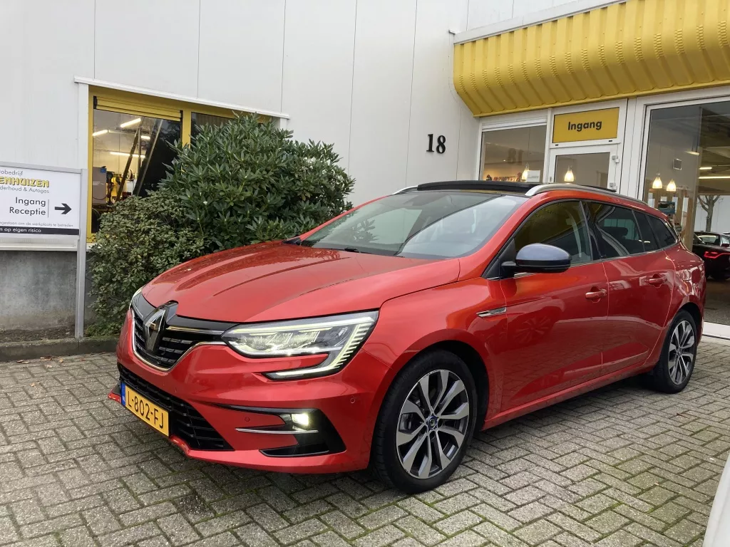 Renault M&eacute;gane Estate 1.6 ET PH 160PK Bose Leer Panoramadak Trekhaak