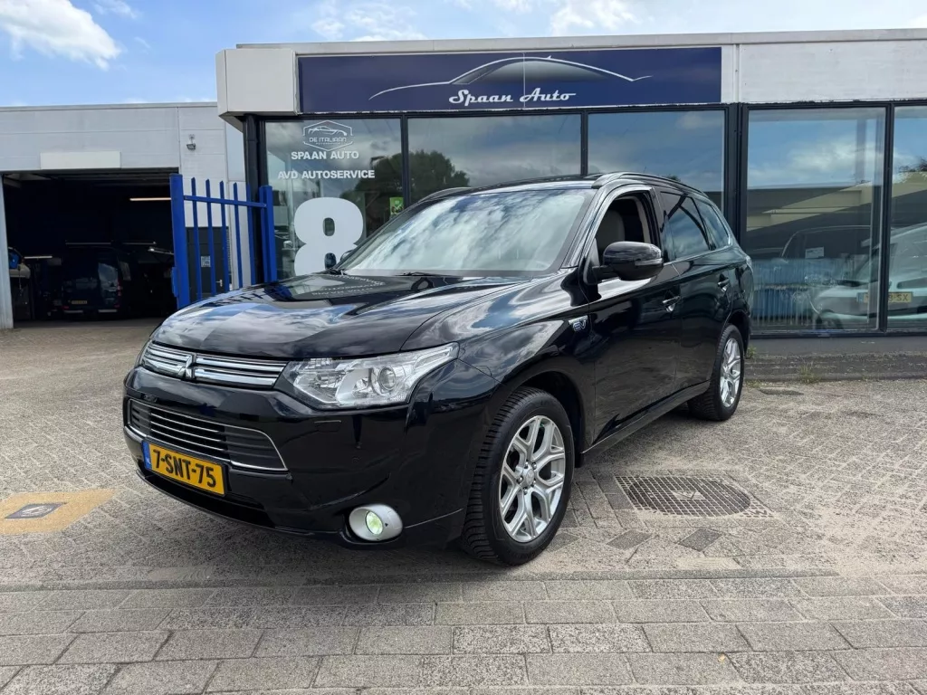 Mitsubishi Outlander 2.0 PHEV Instyle+ l DEALER ONDERHOUDEN. NWE ACCU l Leer l Pano l