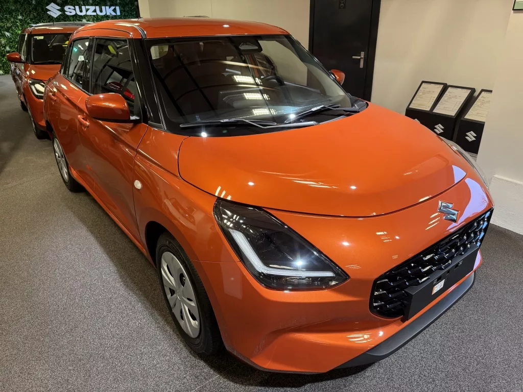 Suzuki Swift NIEUWE AUTO 10 JAAR GARANTIE 1.2 Comfort Sm.Hyb. HOGE KORTING EXCL. BTW &euro; 17.750,-