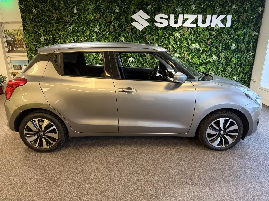 Suzuki Swift fabrieksgar. t/m 20-6-2027 1.2 Stijl Smart Hybrid Clima LMV Navi CC DAB+