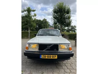 Volvo 240 2.3 DL ** GERESERVEERD **