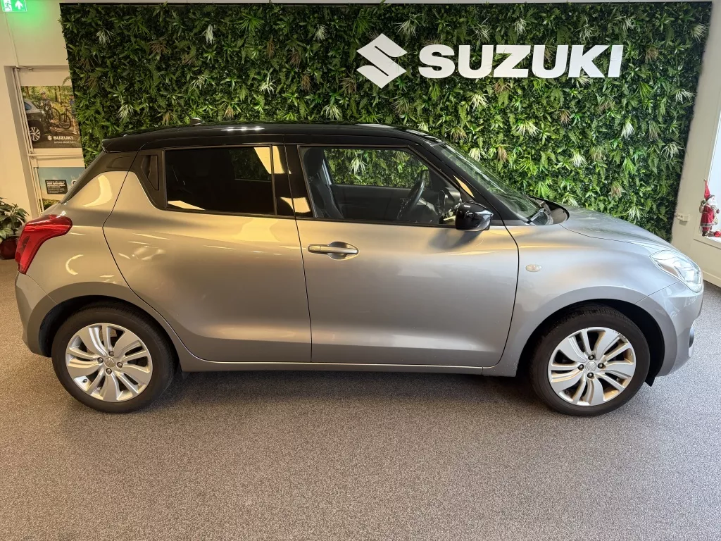 Suzuki Swift Airco Sportvelgen 1.2 Select A uitrijcamera Stoelverwarming Handsfree bellen
