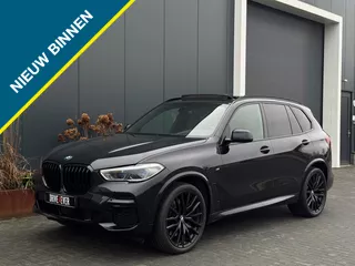 BMW X5 xDrive40d M PACK PANO KUIPSTOELEN LEDER LED NAVI CAMERA