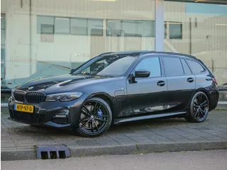 BMW 3 Serie Touring 330e xDrive M-Sport / PANO / LASER LIGHT / CARPLAY!