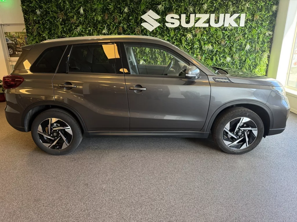 Suzuki Vitara fabrieksgar. t/m 24-08-2034 1.4 B.jet Style SH Clima CC Navi PDCv+a Apple Android LMV