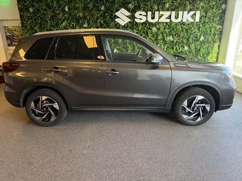 Suzuki Vitara fabrieksgar. t/m 24-08-2034 1.4 B.jet Style SH Clima CC Navi PDCv+a Apple Android LMV
