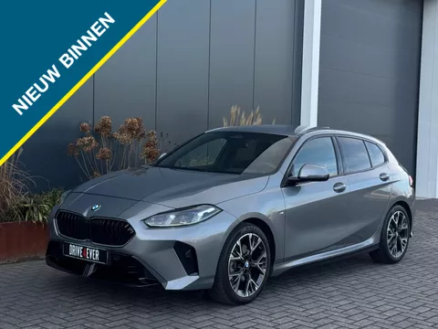 BMW 1-serie 120i M PACK 2025 LEDER SPORTVELGEN H&amp;K LED WIDESCREEN