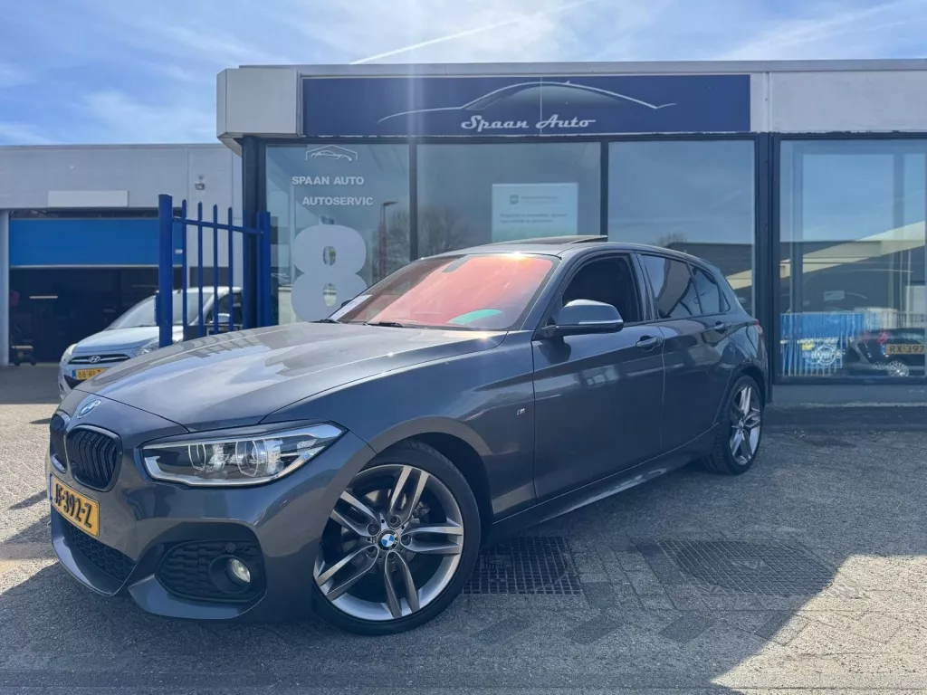 BMW 1-serie 118i M-SPORT | AUTOMAAT | LEDER | PANO | STOELVERW.