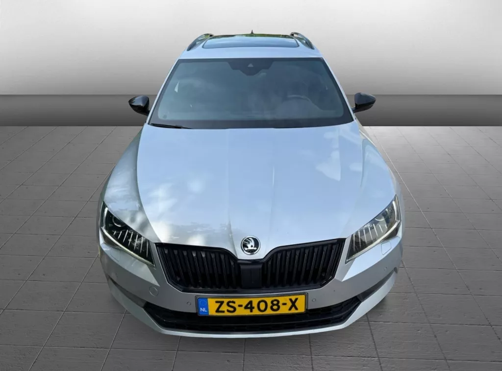 &Scaron;koda Superb sportline Apple carplay led verl.