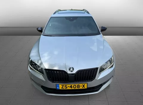 &Scaron;koda Superb sportline Apple carplay led verl.