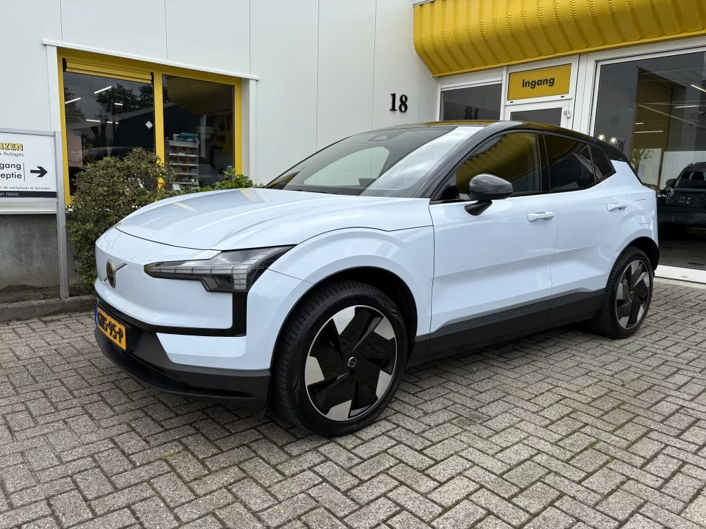 Volvo EX30 Extended Plus 69 kWh Stoelverwarming Trekhaak
