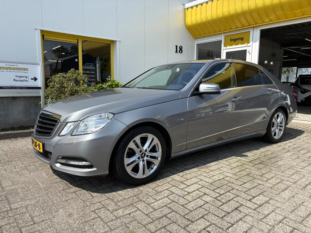 Mercedes-Benz E-Klasse 200 CGI Avantgarde Stoelverwarming Trekhaak Xenon