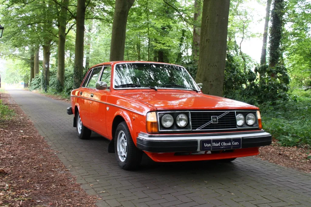 Volvo 244 L Stuurbekrachtiging en 4-Traps automaat met OD.