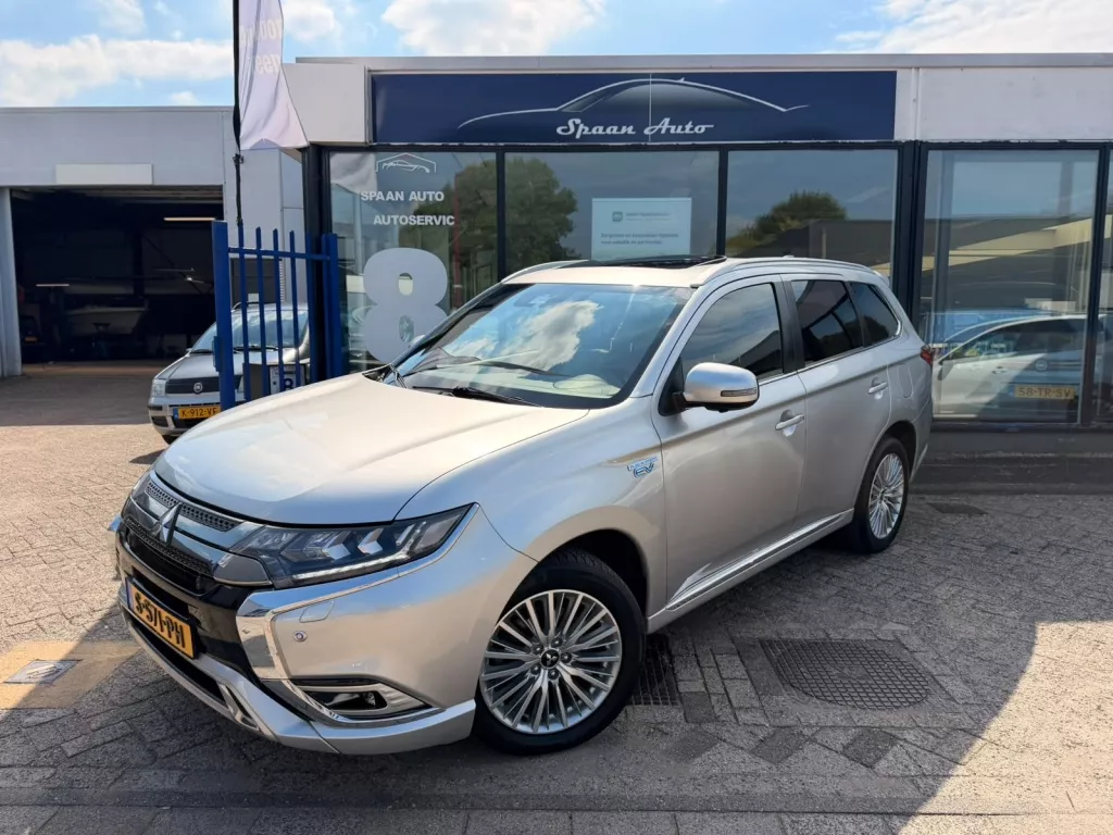 Mitsubishi Outlander 2.4 PHEV Instyle + | PANO | LEER | CARPLAY | 360''CAMERA |