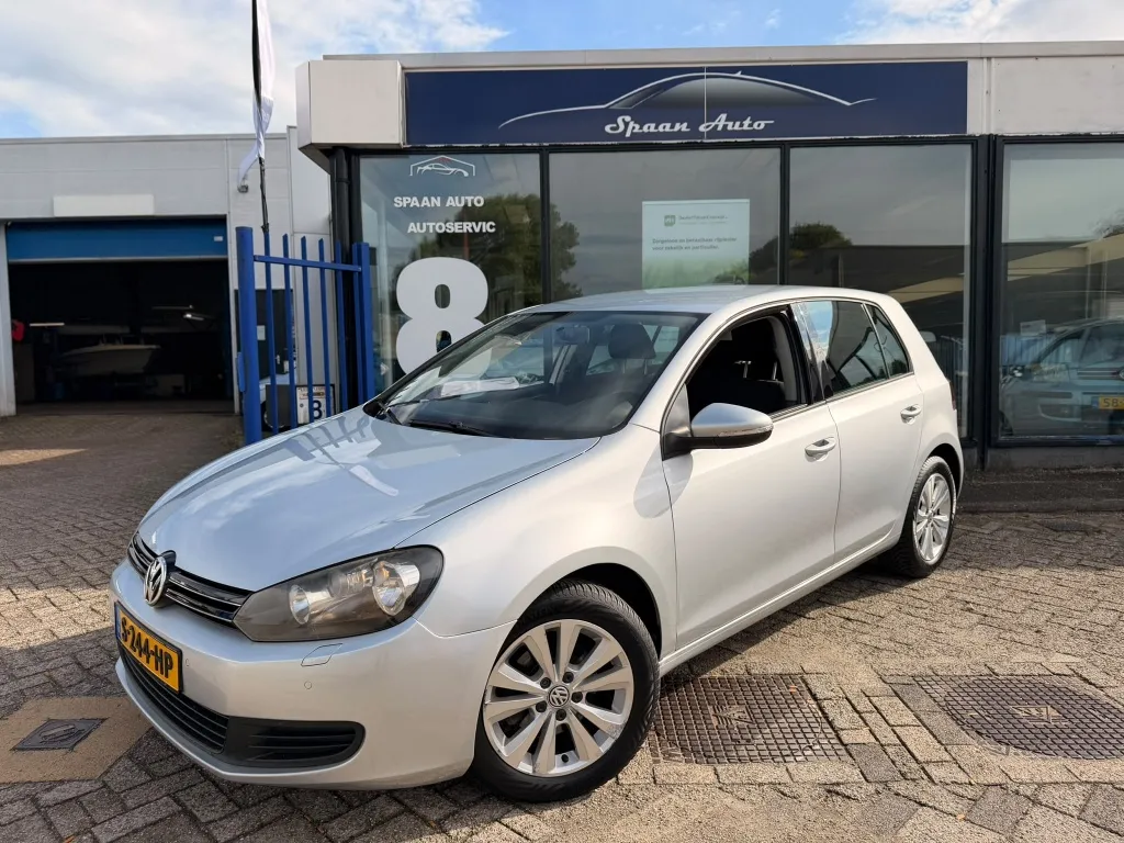 Volkswagen Golf 1.2 TSI Trendline BleuMotion | AIRCO | CARPLAY | 5-DEURS | STOELVERW.