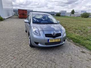 Toyota Yaris 1.3 VVTi Sol MMT