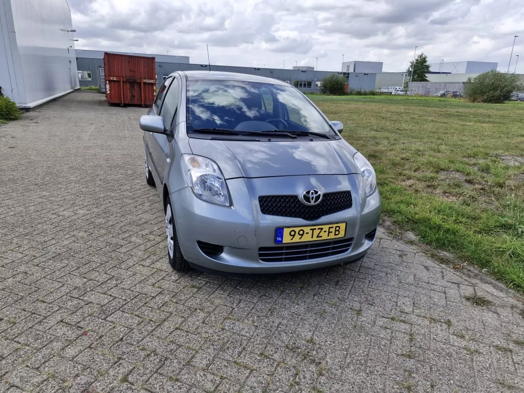 Toyota Yaris 1.3 VVTi Sol MMT