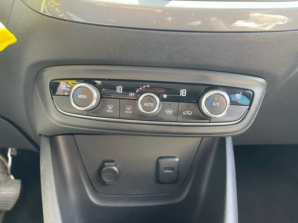 Opel Crossland 1.2 Turbo Elegance 130pk, Carplay, Stoel en Stuurverwarming Opel Crossland 1.2 Turbo Elegance 130pk, Carplay, Stoel en Stuurverwarming