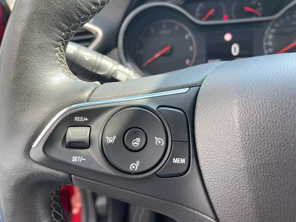 Opel Crossland 1.2 Turbo Elegance 130pk, Carplay, Stoel en Stuurverwarming Opel Crossland 1.2 Turbo Elegance 130pk, Carplay, Stoel en Stuurverwarming