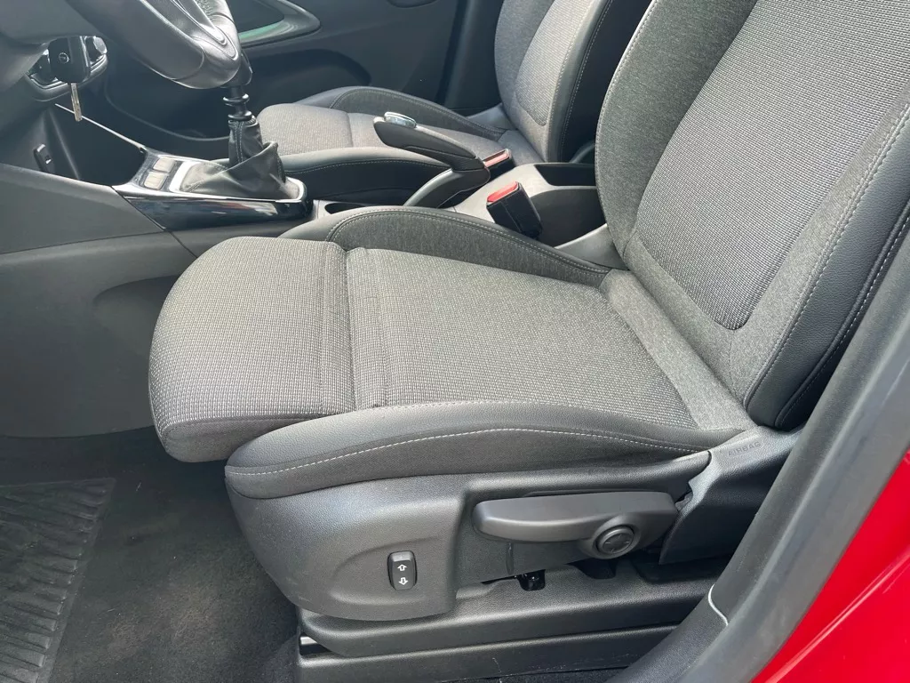 Opel Crossland 1.2 Turbo Elegance 130pk, Carplay, Stoel en Stuurverwarming Opel Crossland 1.2 Turbo Elegance 130pk, Carplay, Stoel en Stuurverwarming