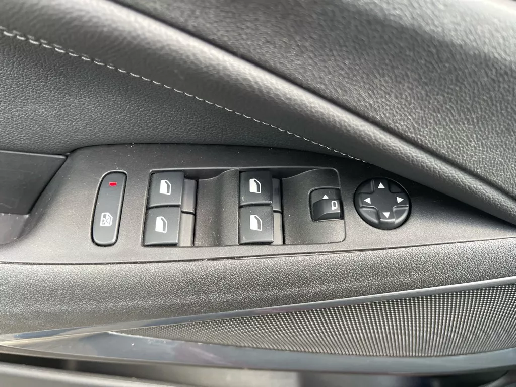 Opel Crossland 1.2 Turbo Elegance 130pk, Carplay, Stoel en Stuurverwarming Opel Crossland 1.2 Turbo Elegance 130pk, Carplay, Stoel en Stuurverwarming