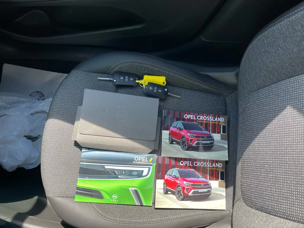 Opel Crossland 1.2 Turbo Elegance 130pk, Carplay, Stoel en Stuurverwarming Opel Crossland 1.2 Turbo Elegance 130pk, Carplay, Stoel en Stuurverwarming