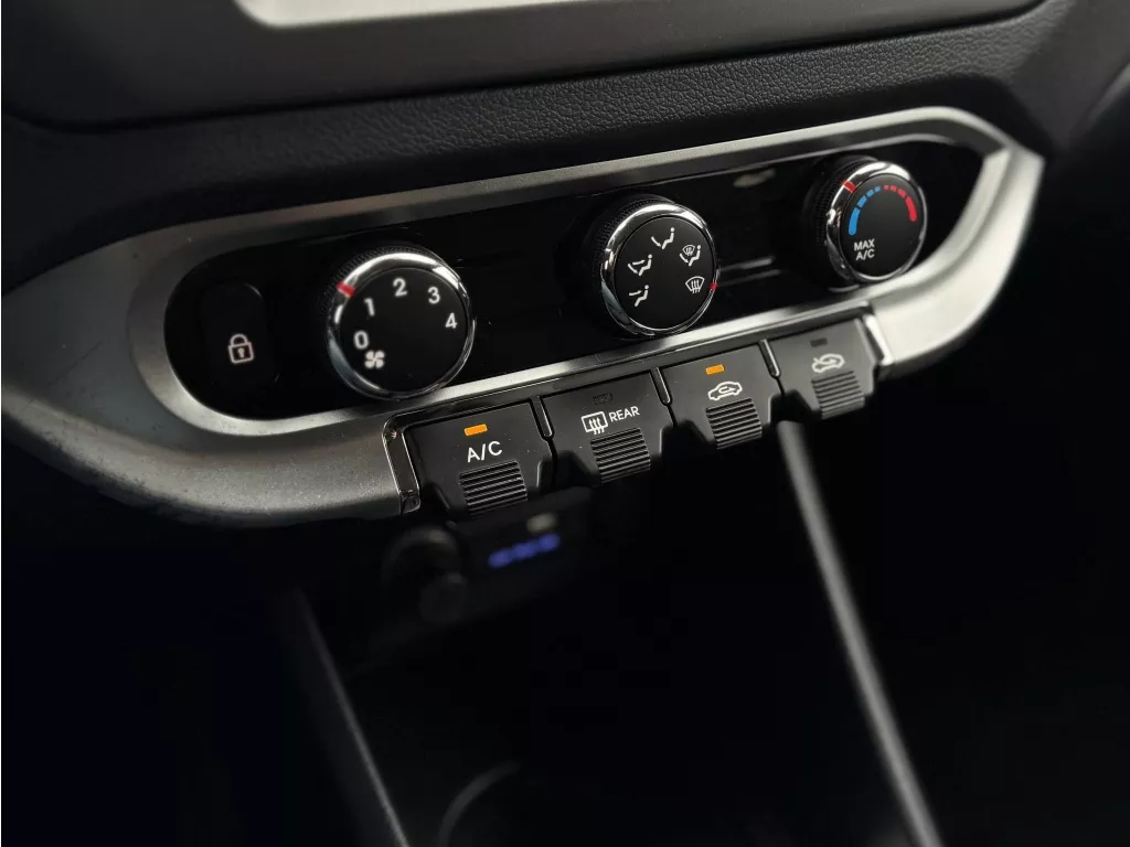 Kia Rio 1.2 CVVT Comf. Pack Airco Navi Lmv BT Nap Kia Rio 1.2 CVVT Comf. Pack Airco Navi Lmv BT Nap