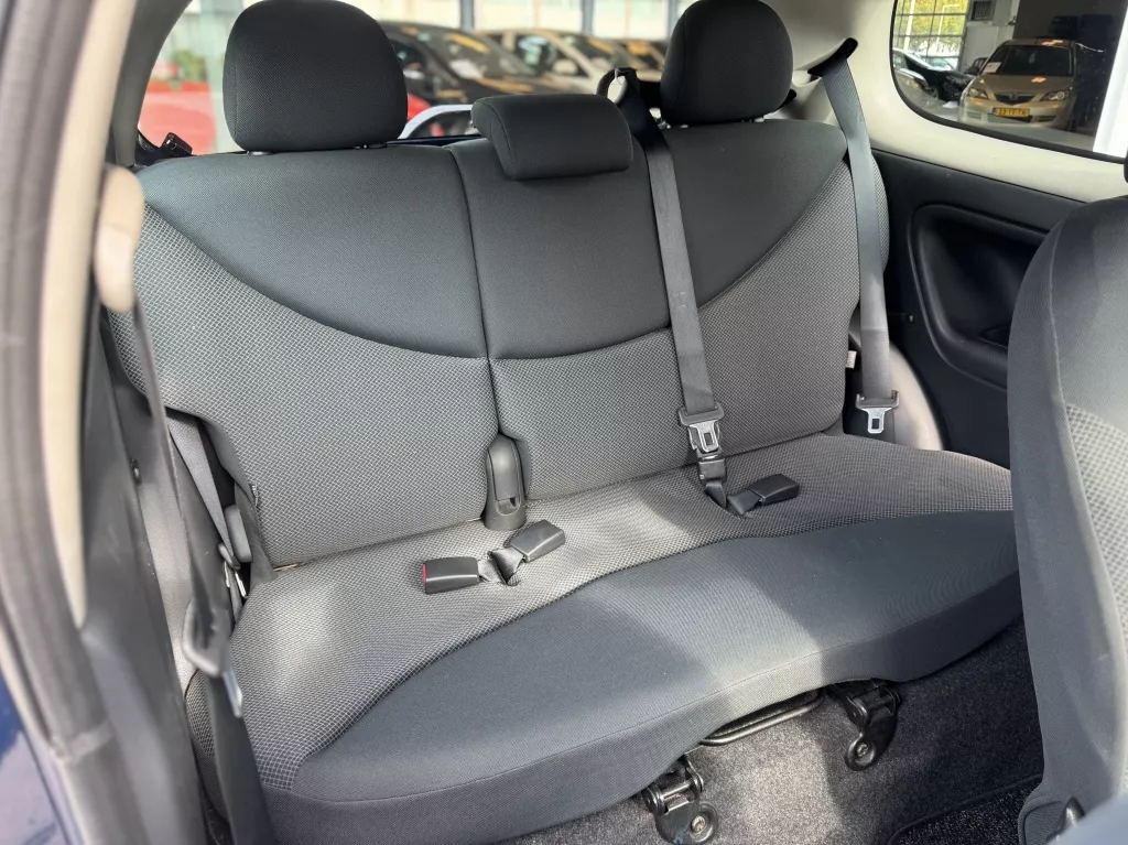 Toyota Yaris 1.0 VVT-i Sol Airco Elek.R 65PK Toyota Yaris 1.0 VVT-i Sol Airco Elek.R 65PK