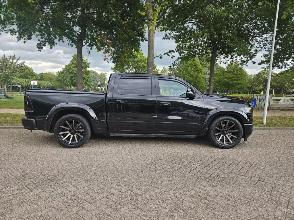 Dodge Ram 1500 LIMITED 5.7 V8 4x4 limited Night pano lucht vollll