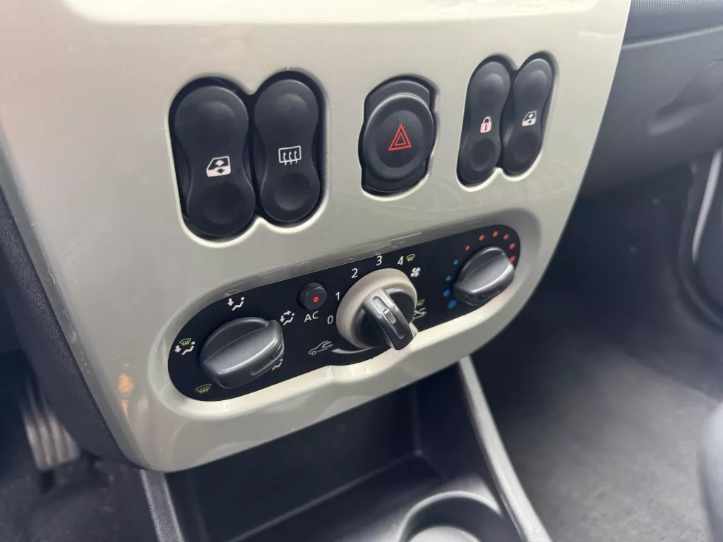 Dacia Sandero 1.2 Blackline Airco Pdc Lmv Nap Dacia Sandero 1.2 Blackline Airco Pdc Lmv Nap