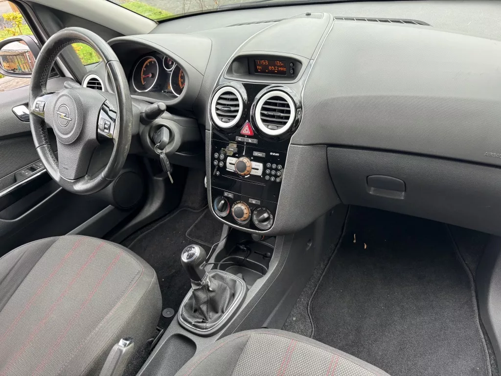 Opel Corsa 1.2 16V Edition Airco Lmv Opel Corsa 1.2 16V Edition Airco Lmv