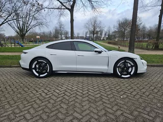 Porsche Taycan Performance 84 KWh