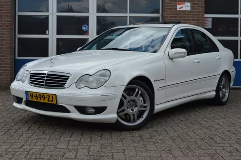 Mercedes-Benz C-Klasse AMG 32 | AUT - NAVI - LEDER