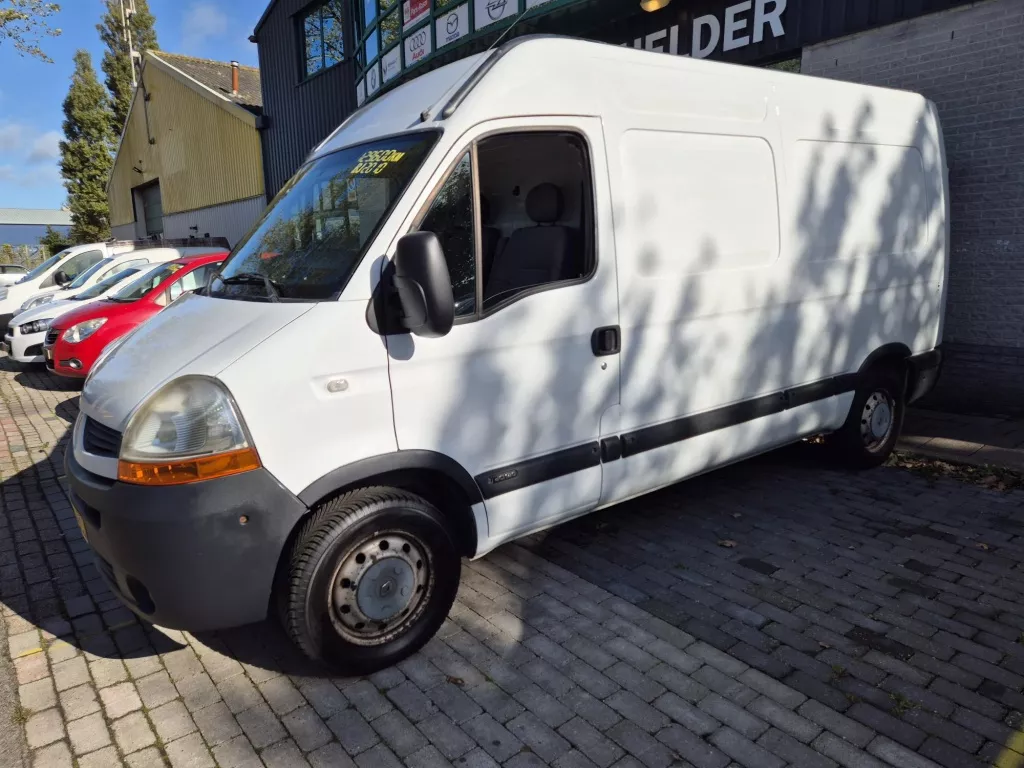 Renault Master T33 2.5 dCi L2H2