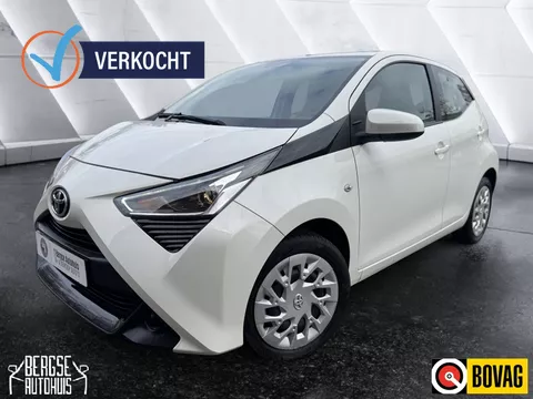 Toyota Aygo 1.0 VVT-i x-play CARPLAY CAMERA AIRCO