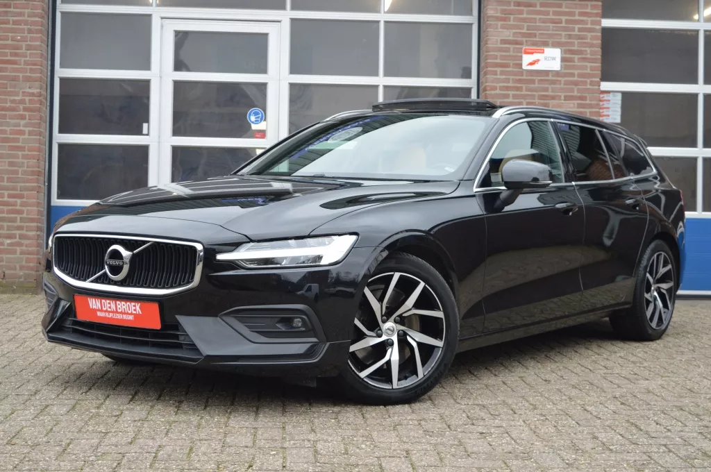 Volvo V60 2.0 T5 Momentum | AUT - PANODAK - NAVI