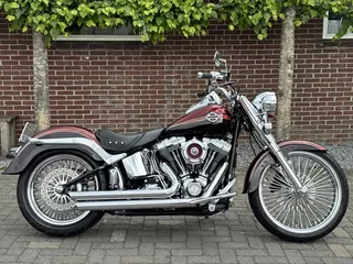 Harley-Davidson Softail Deluxe FLSTN Custom