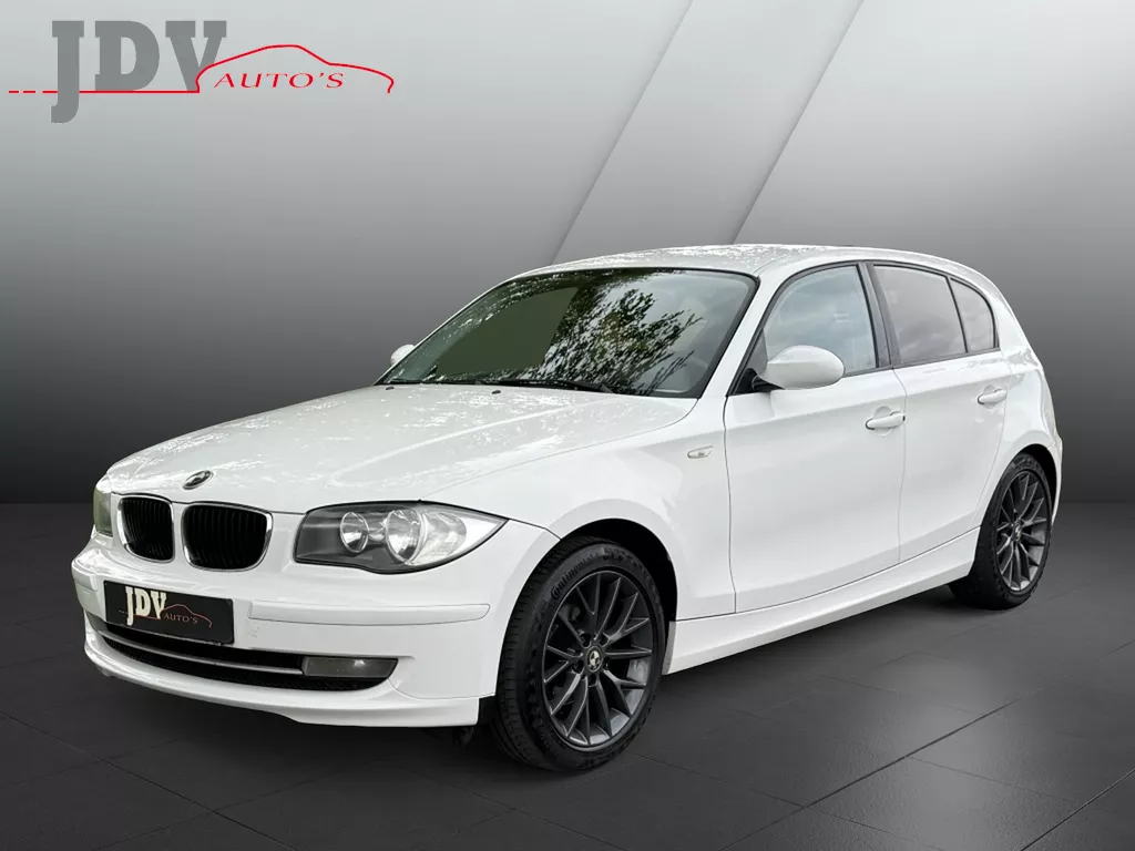 BMW 1-serie 116i High Executive trekhaak boekjes kloppend cruise control 17