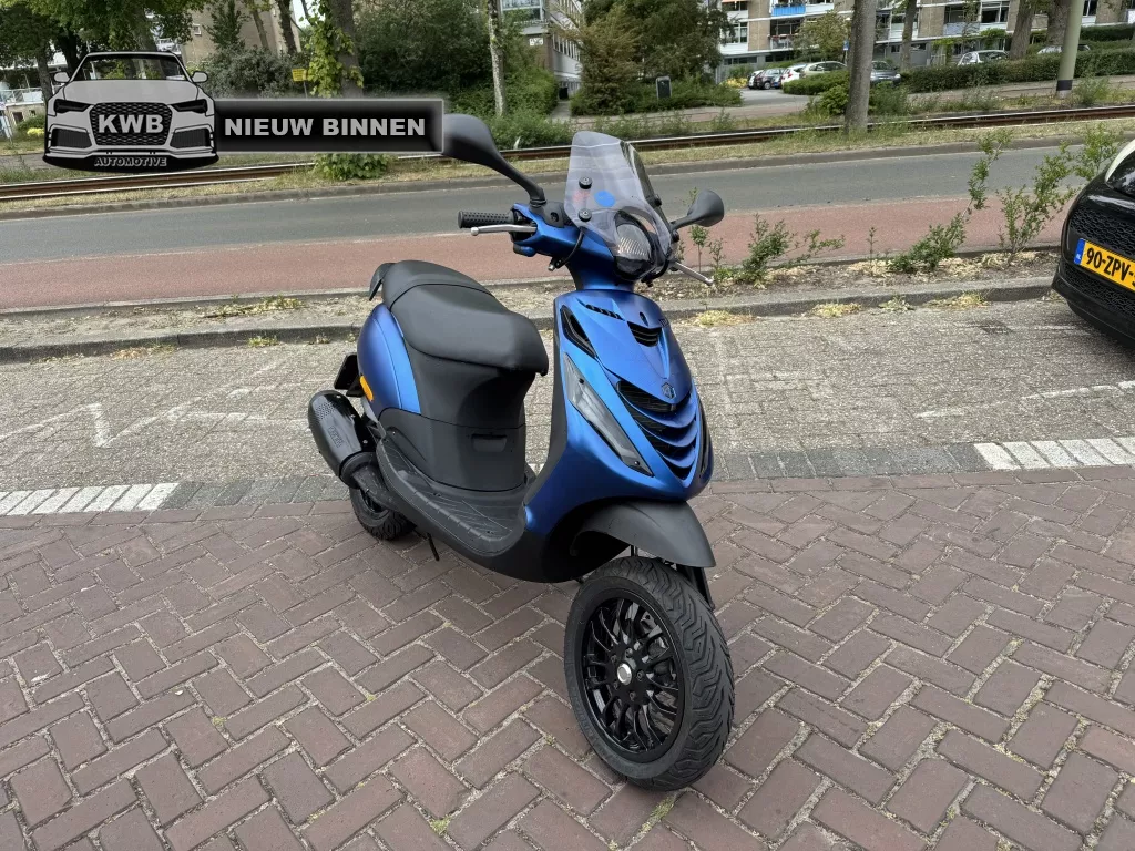 Piaggio Scooter 180cc zip sp lc a2 180cc op kenteken