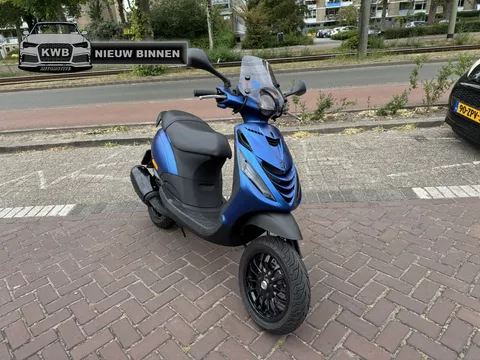 Piaggio Scooter 180cc zip sp lc a2 180cc op kenteken