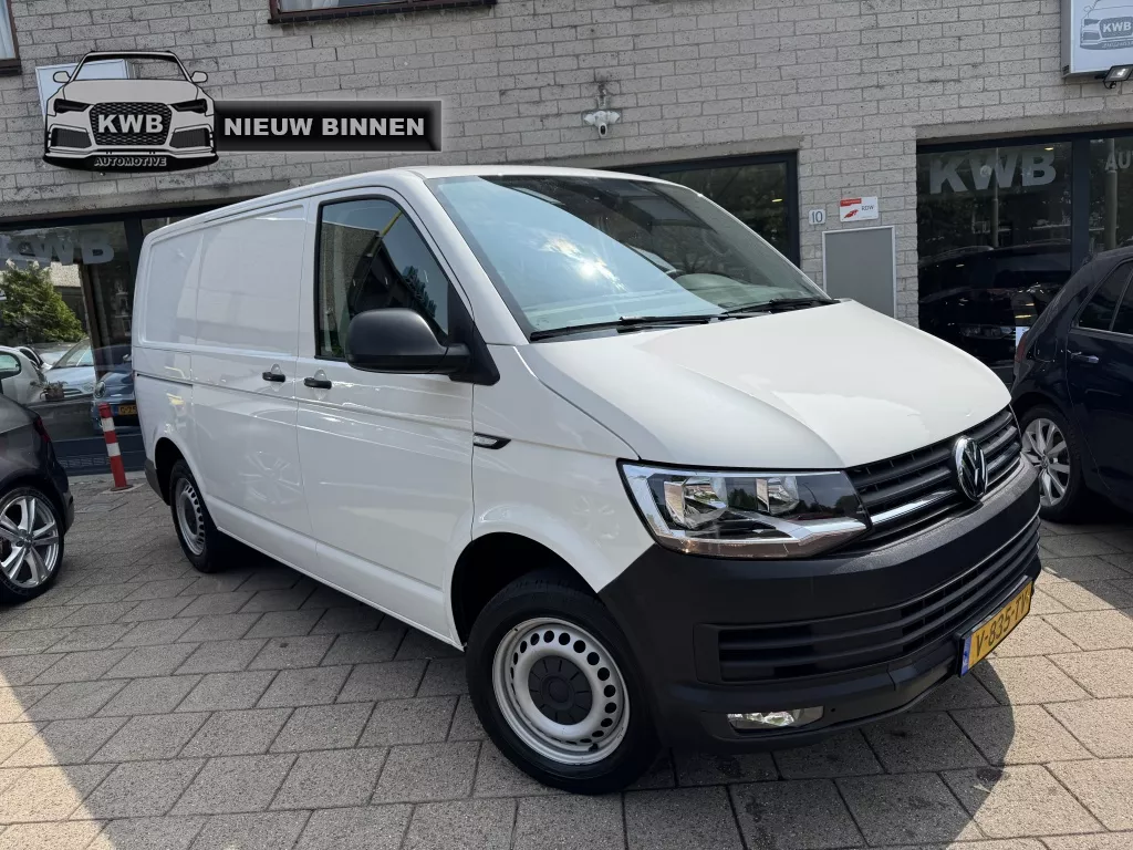 Volkswagen Transporter 2.0 TDI L1H1 Trekhaak Navi Distr VV