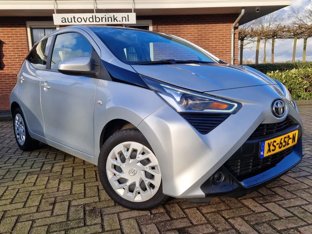 Toyota Aygo 1.0 VVT-i x-play, CAMERA / CRUISE CONTROL / NAP