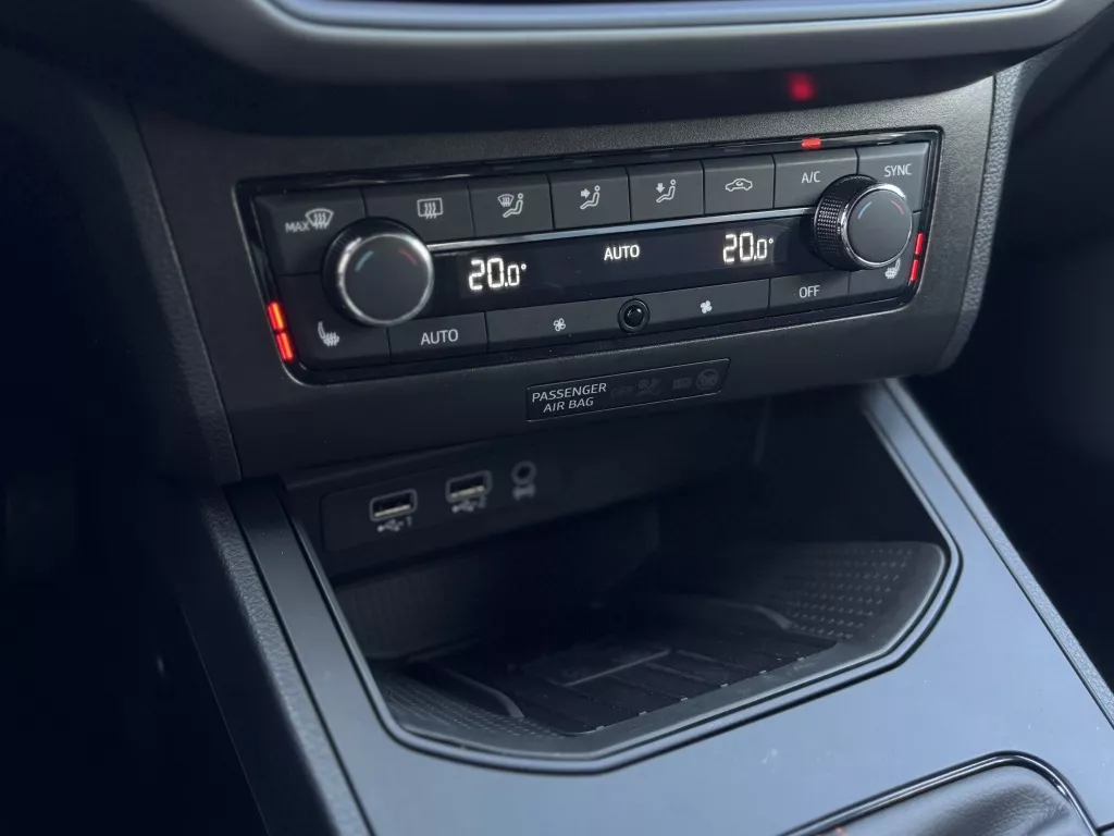 SEAT Ibiza 1.0 TSI FR BEATS LED CLIMA CAMERA FRONT SEAT Ibiza 1.0 TSI FR BEATS LED CLIMA CAMERA FRONT