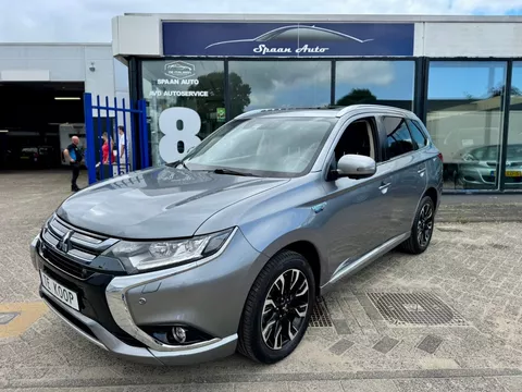 Mitsubishi Outlander 2.0 PHEV 4WD INTYLE+ PREMIUM
